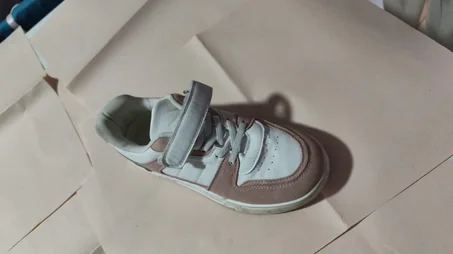 حداء مستعمل للصغار رقم 35  في حالة جيدة