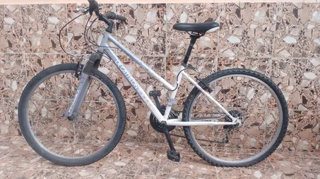 دراجة عادية مستعملة في حالة جيدة