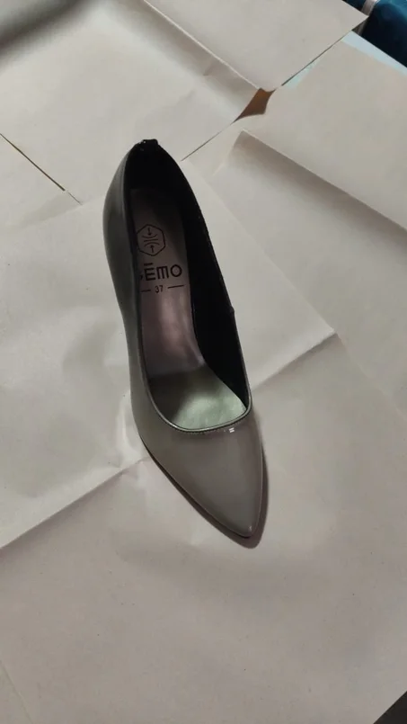 حداء ذو كعب عالي مستعمل رقم 37 في حالة جيدة