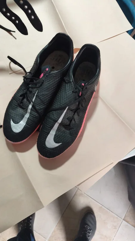 حداء رياضي بدون فيراش داخلي رقم 45  مثل الجديد