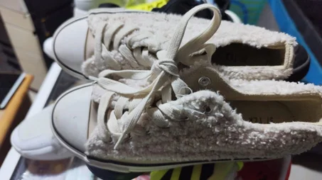 حداء مستعمل في حالة جيدة متوفر في مقاييس 37-38--39-40-41