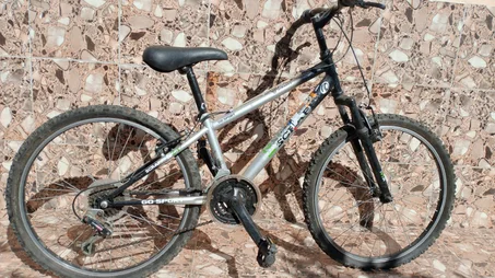 دراجة عادية مستعملة في حالة جيدة