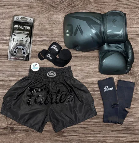 PACK NOIR : GANTS VENUM + SHORT FAIRTEX + PROTEGE DENTS + BANDE POIGNET + BANDE CHEVILLE