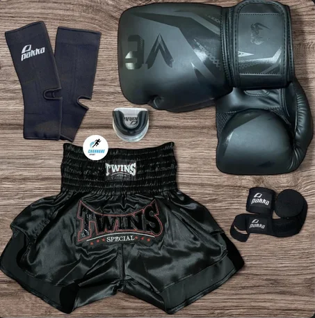 PACK NOIR : GANTS VENUM + SHORT TWINS + PROTEGE DENTS + BANDE POIGNET + BANDE CHEVILLE