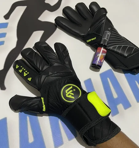 Gants de Football Pro + Spray Grip Ultra Adhérence