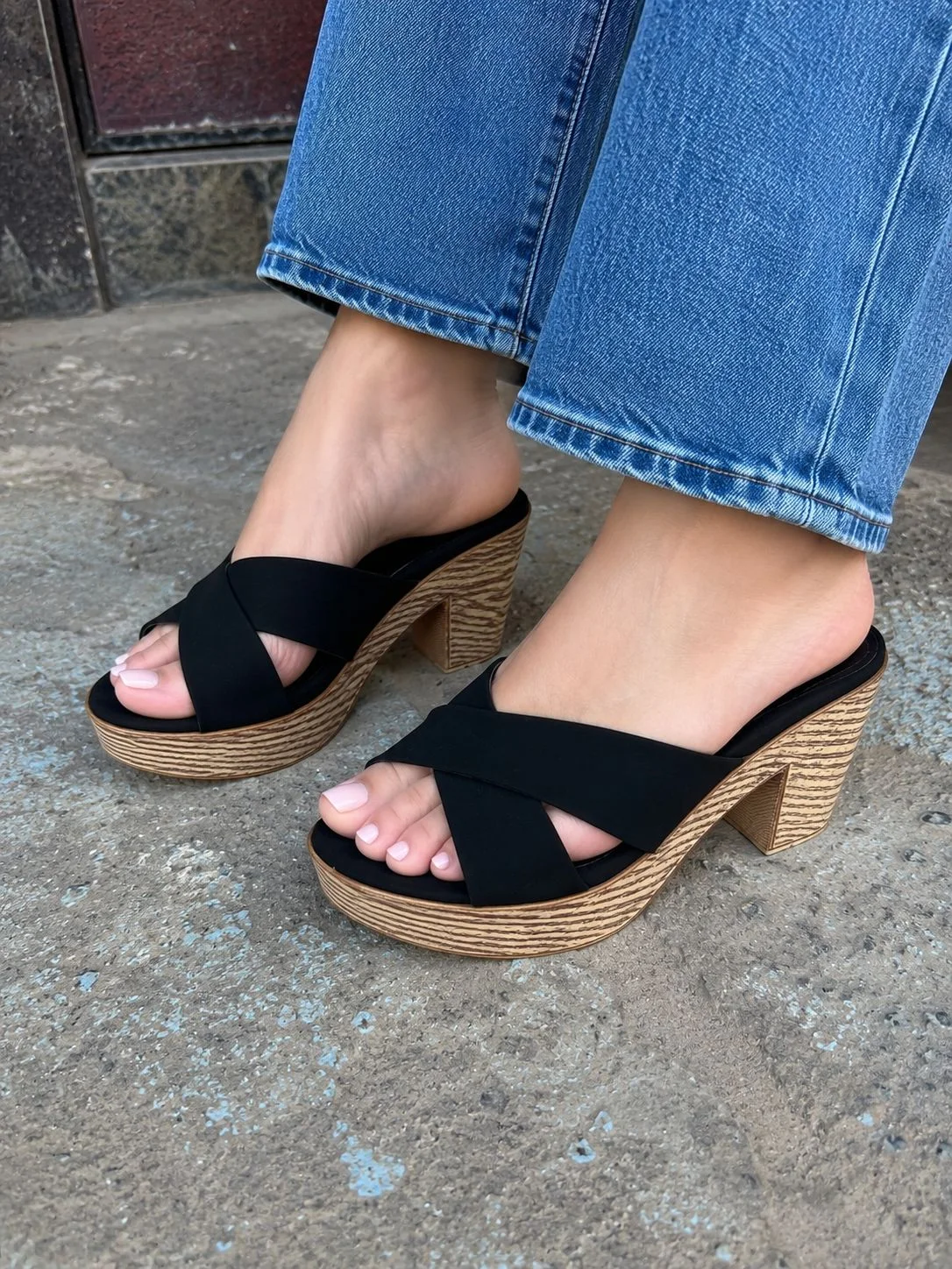 Luxera - Sandale mule croisée à plateforme et talon effet bois