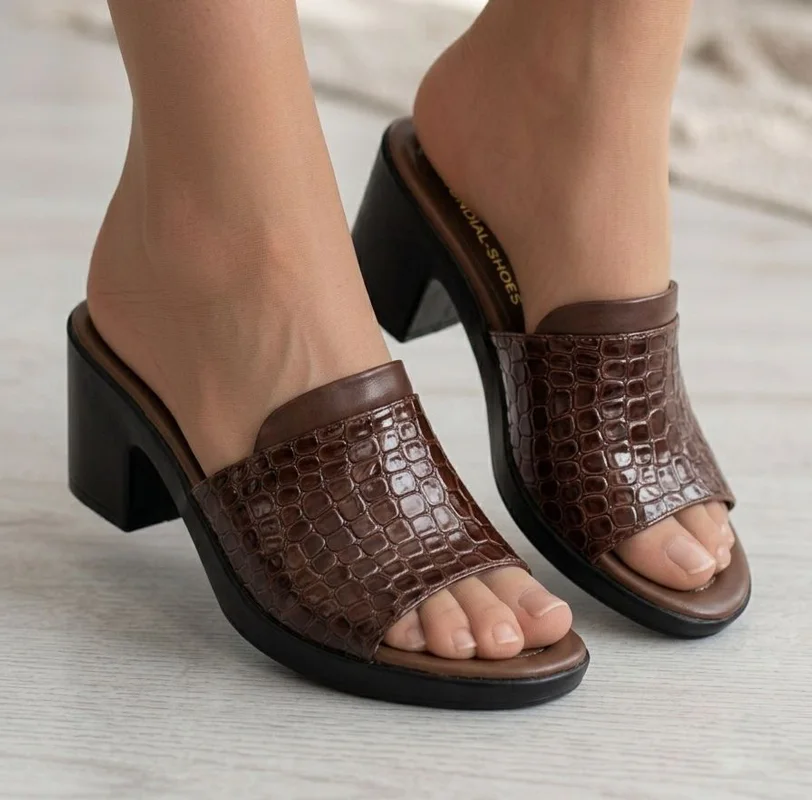 Sandale mule effet croco