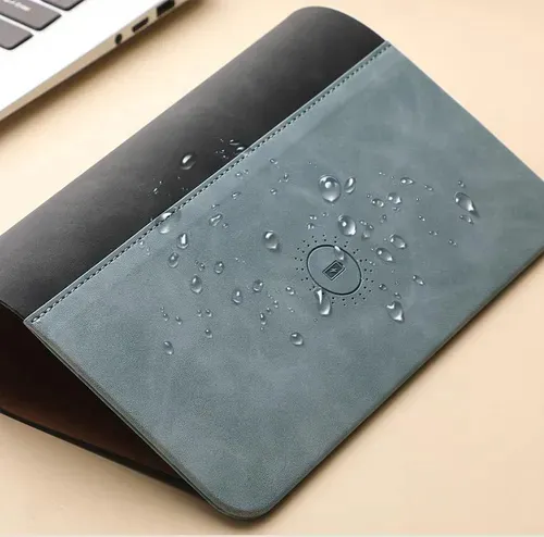 Tappetino mouse con ricarica wireless veloce, Una scrivania ordinata.