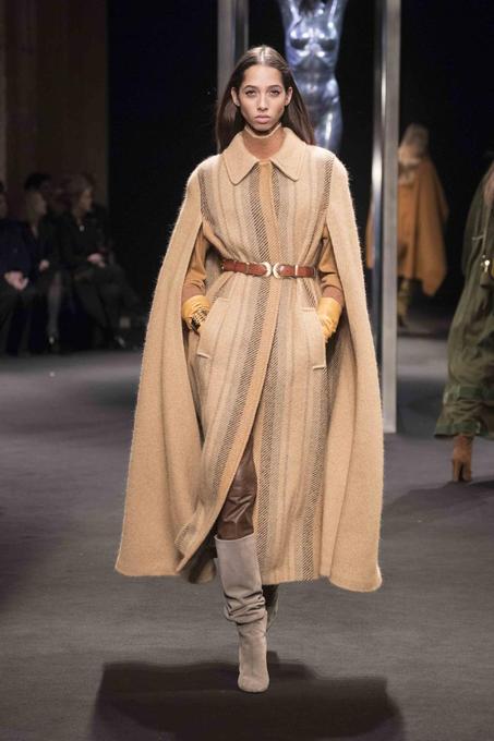 أزياء وملابس