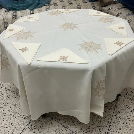 Nappe en Tissu avec Serviettes Brodées 10108