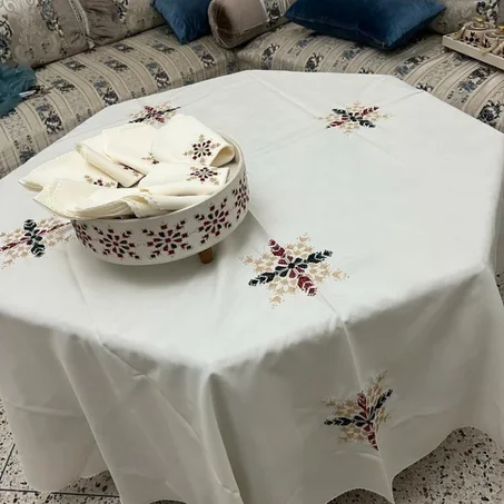 Nappe en Tissu avec Serviettes Brodées 10107