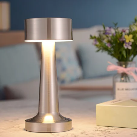 مصباح طاولة ريترو معدني