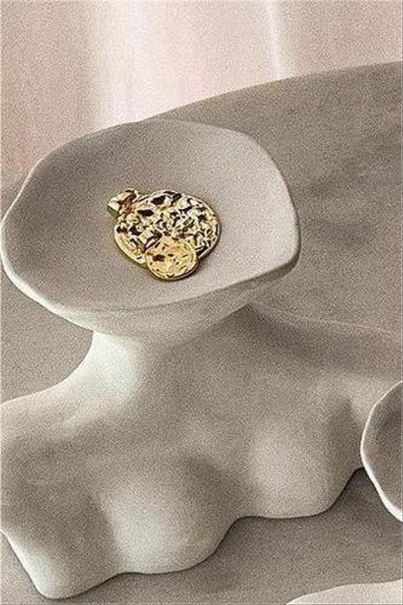 إكسسوارات والمجوهرات والساعات