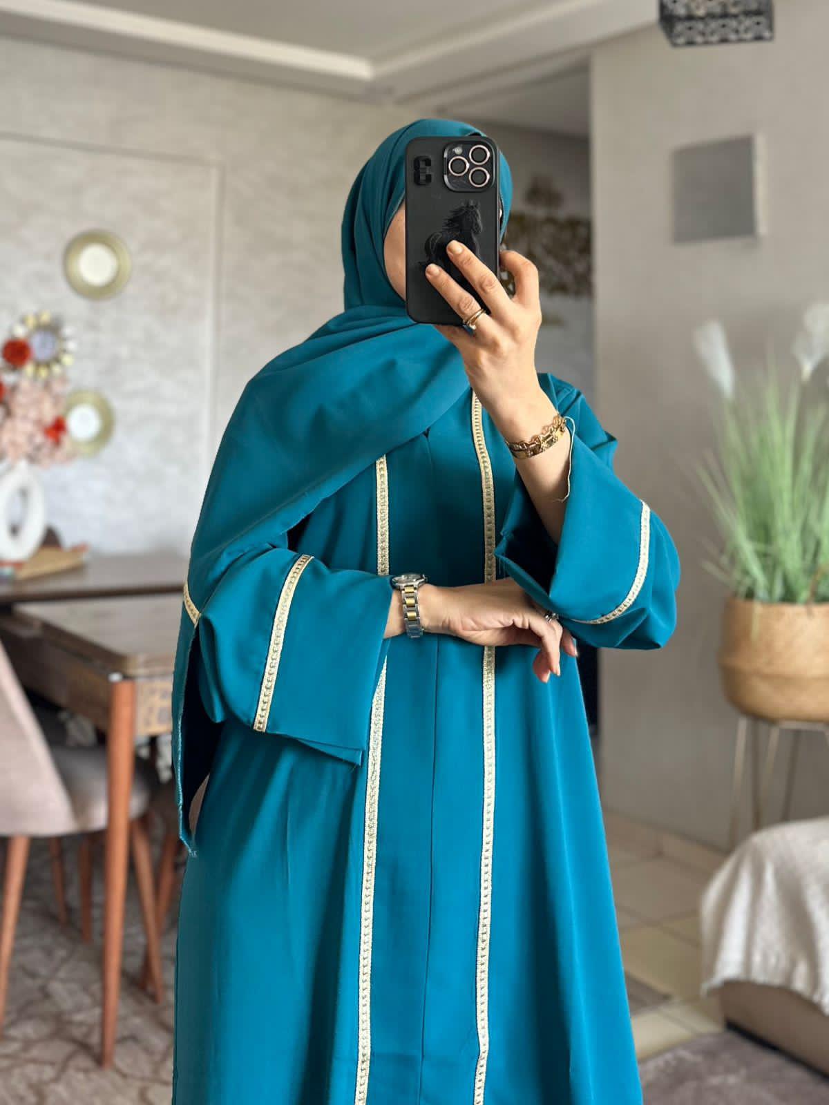 أزرق