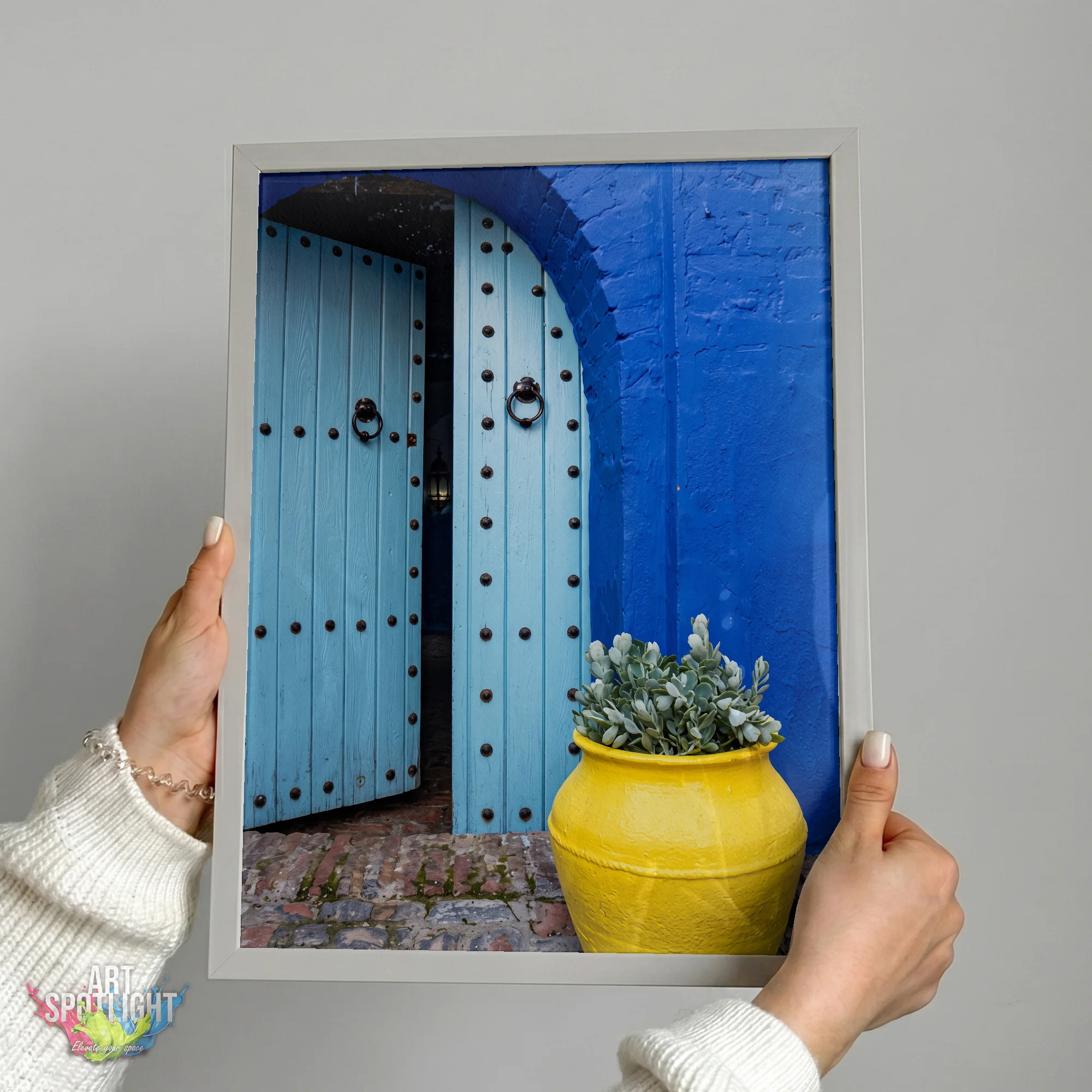 BLUE DOOR YELLOW PLANTER