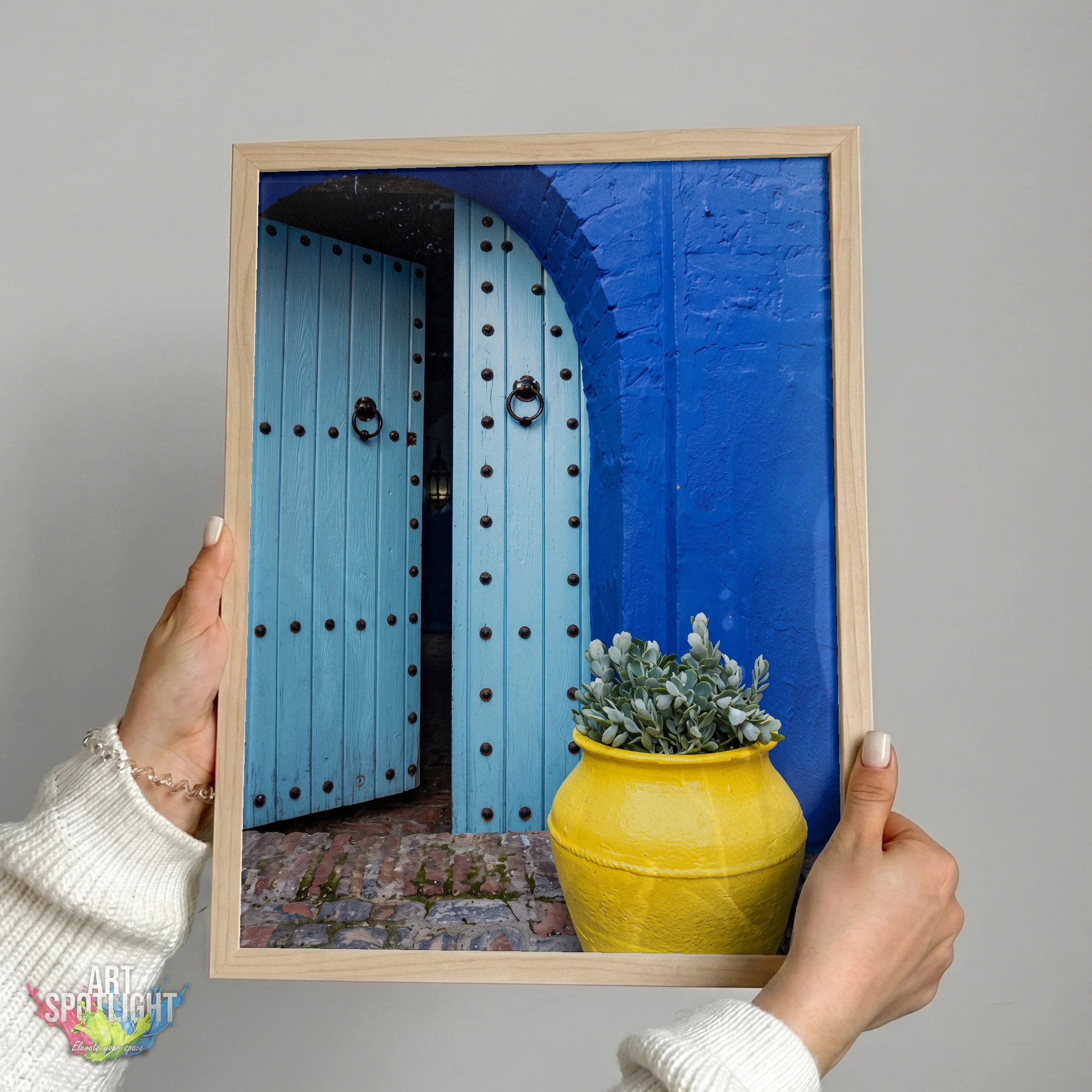 BLUE DOOR YELLOW PLANTER