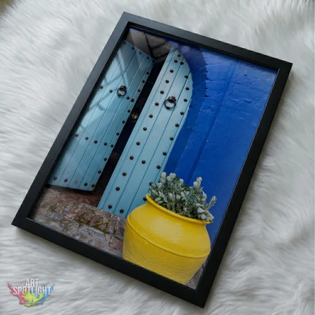 BLUE DOOR YELLOW PLANTER