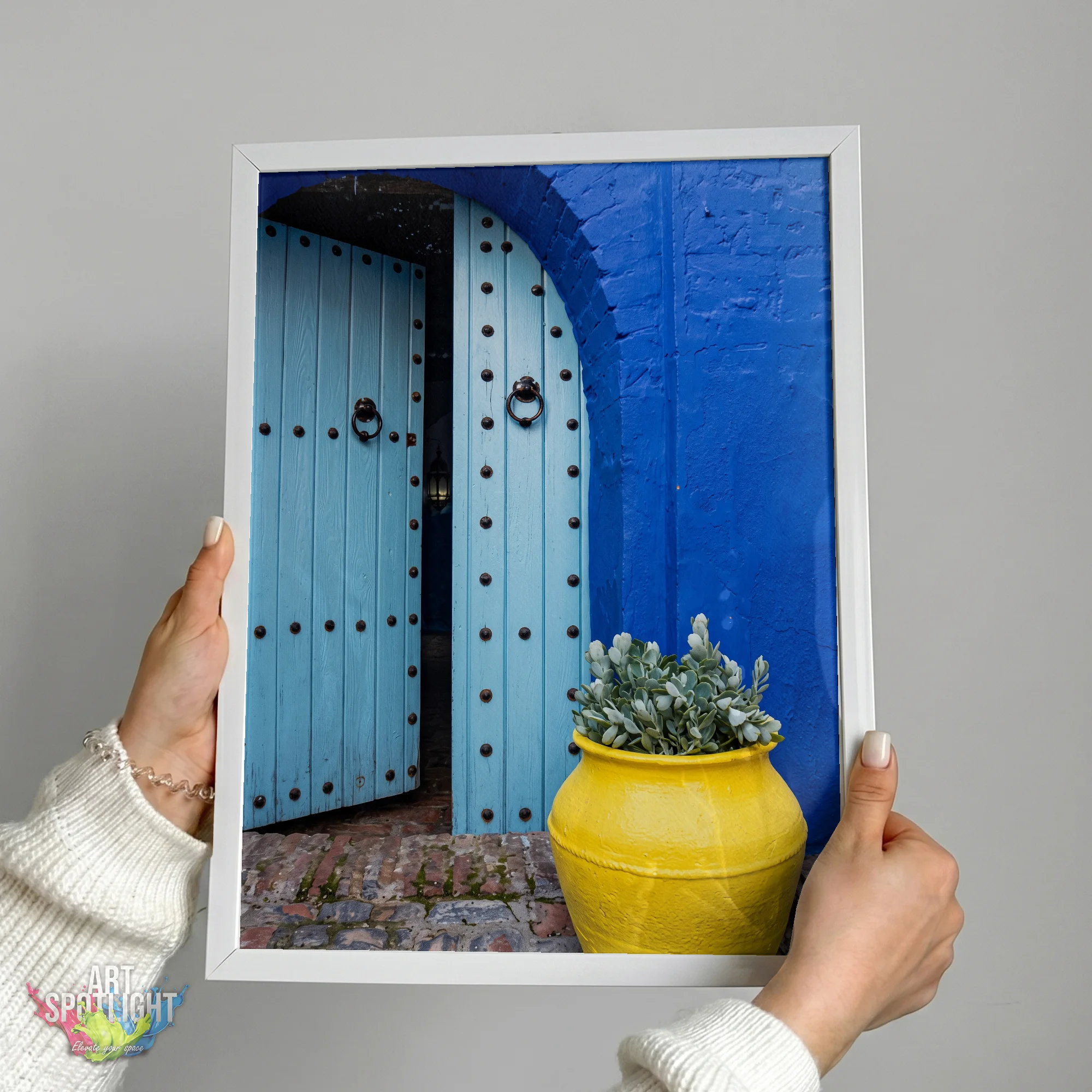 BLUE DOOR YELLOW PLANTER
