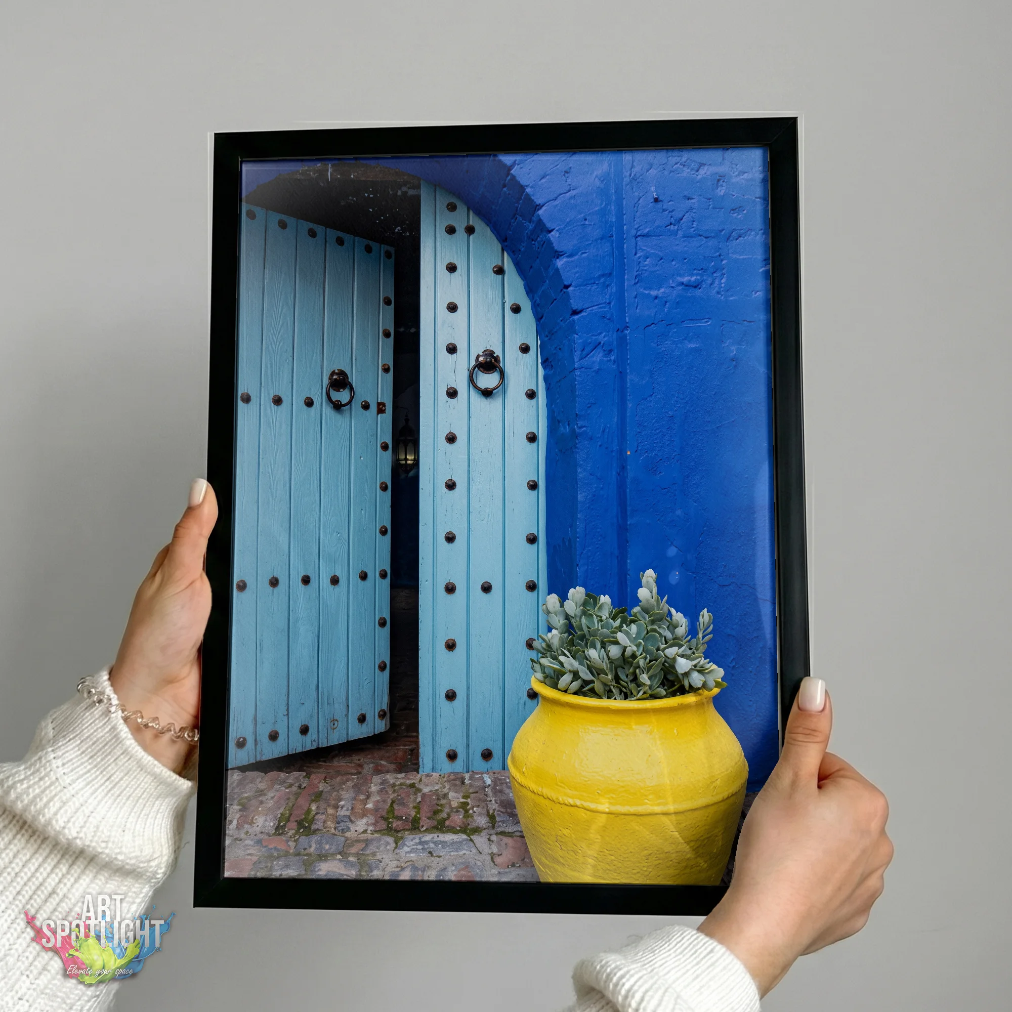 BLUE DOOR YELLOW PLANTER