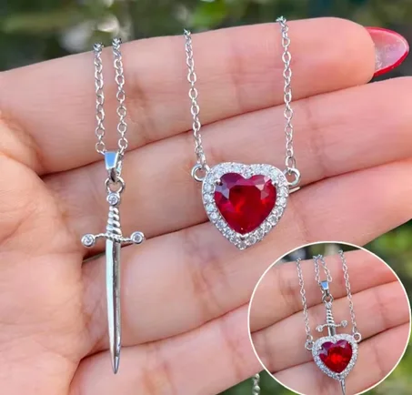 قلادة القلب و السيف