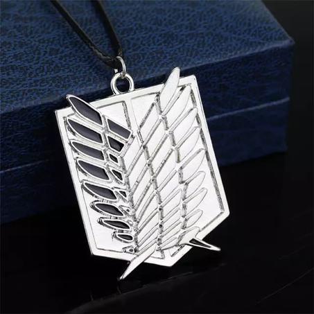 collier attaque des titans