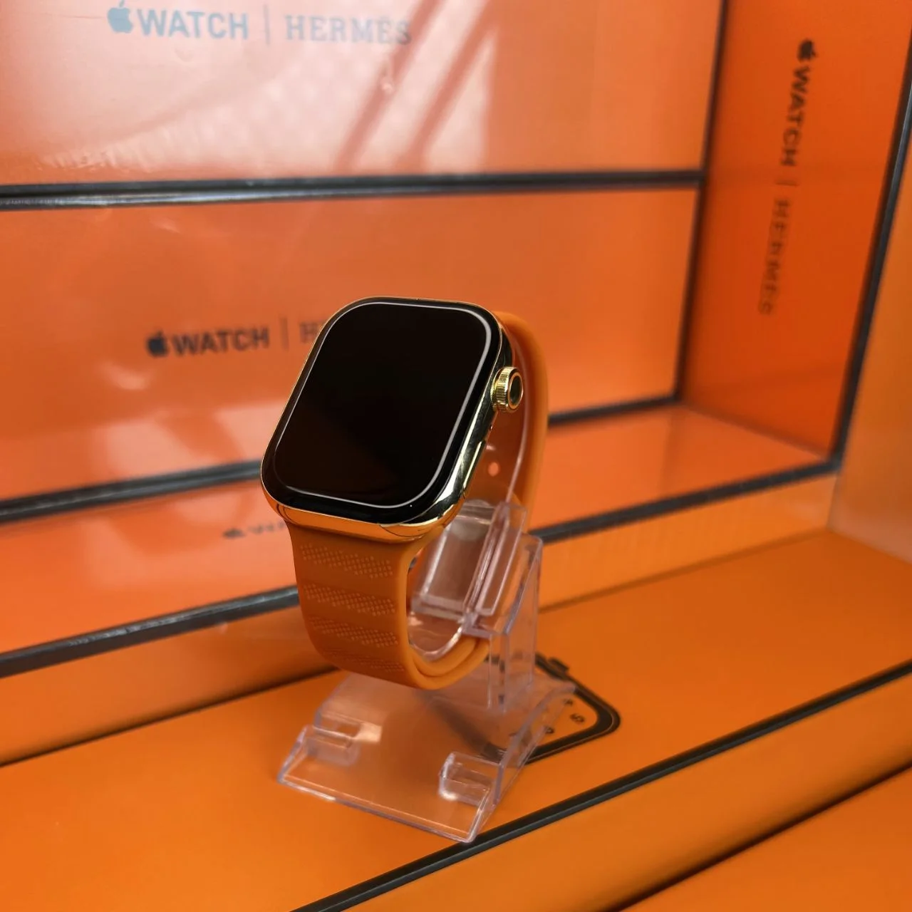 Montre connectée design premium — style Hermès