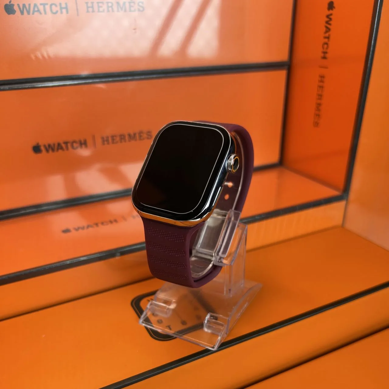 Montre connectée design premium — style Hermès