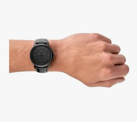 ساعة ذا كارليل اتش ار الذكية الرقمية للرجال بمينا بالوان متعددة وسوار جلدي من فوسيل