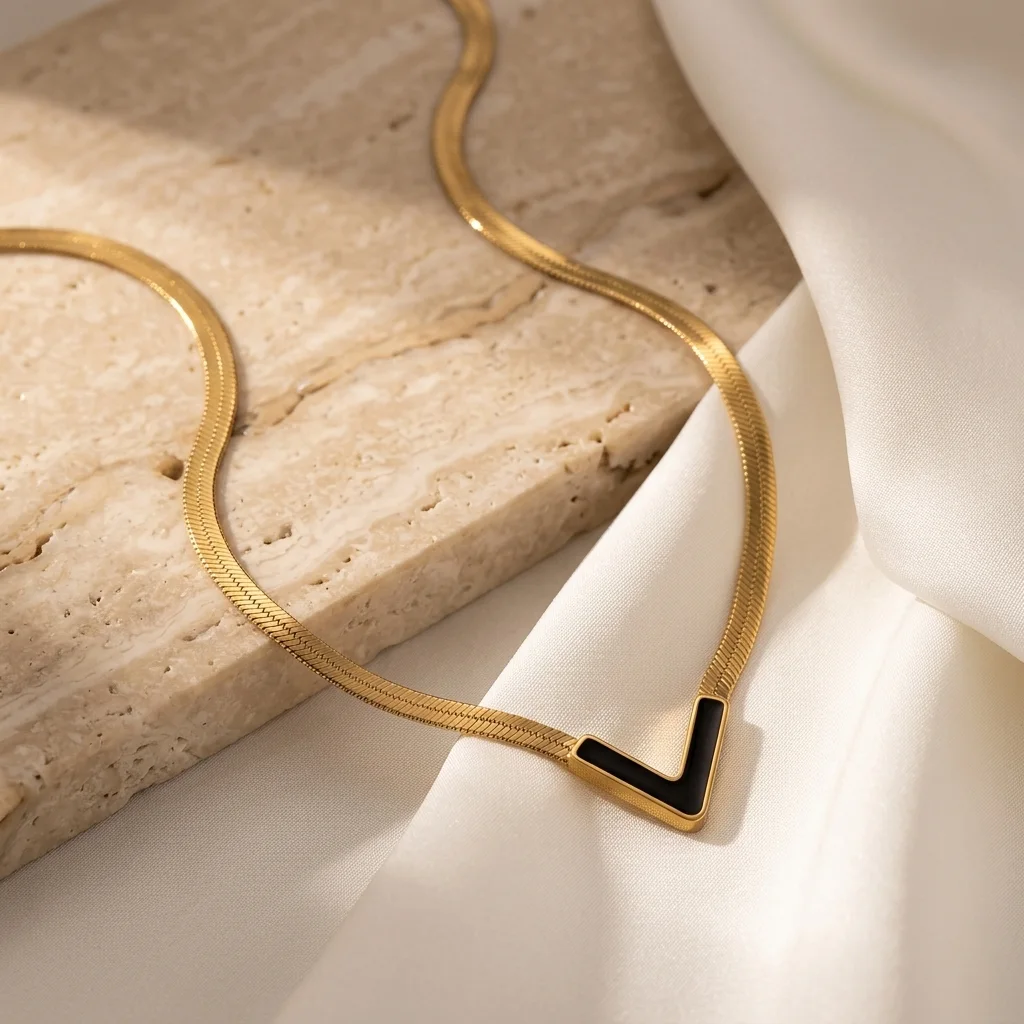 Collier Chevron V