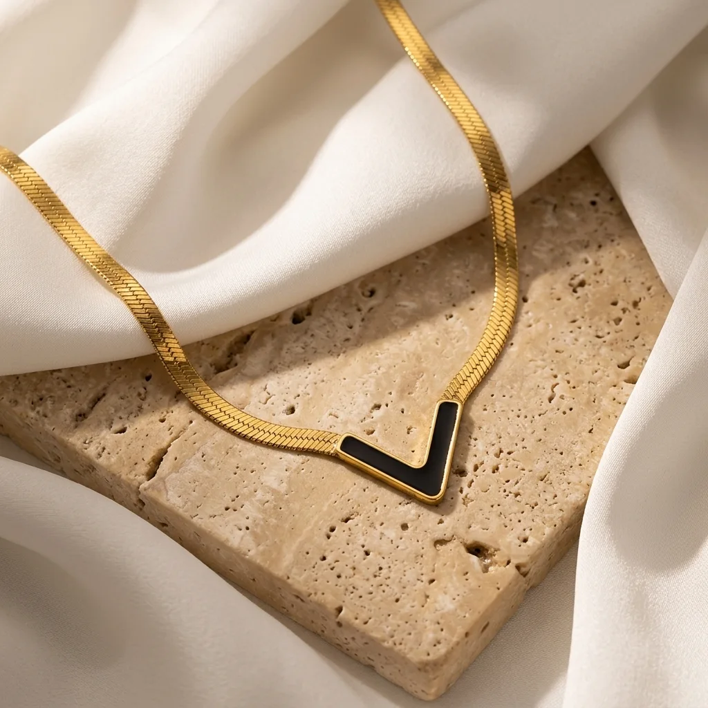 Collier Chevron V