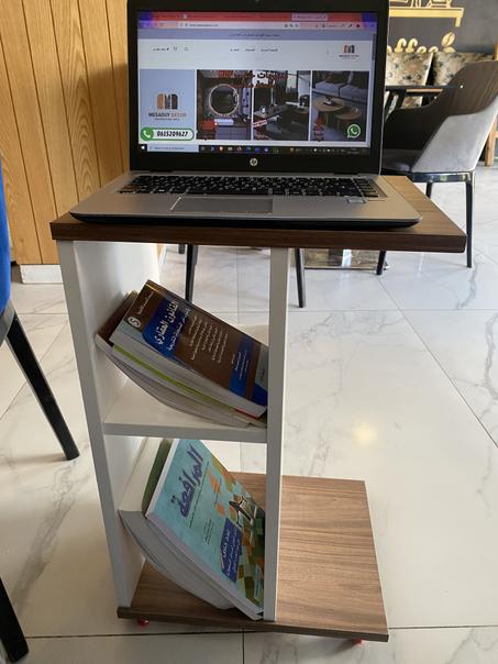 طاولة كمبيوتر محمول