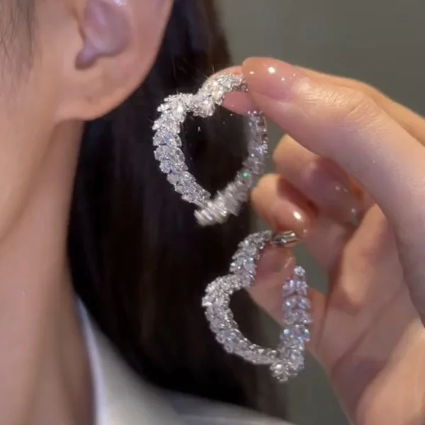 حلقات على شكل أوراق لامعة