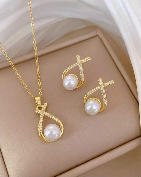 Ensemble raffiné collier et boucles d’oreilles assorties