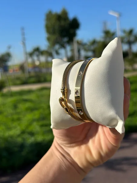 Duo de Bracelets Dorés – Élégance Moderne & Intemporelle