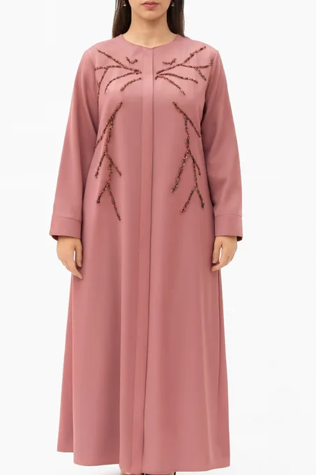 عباية نسائية فخمة بلون  وتفاصيل مطرزة – مثالية للمناسبات
