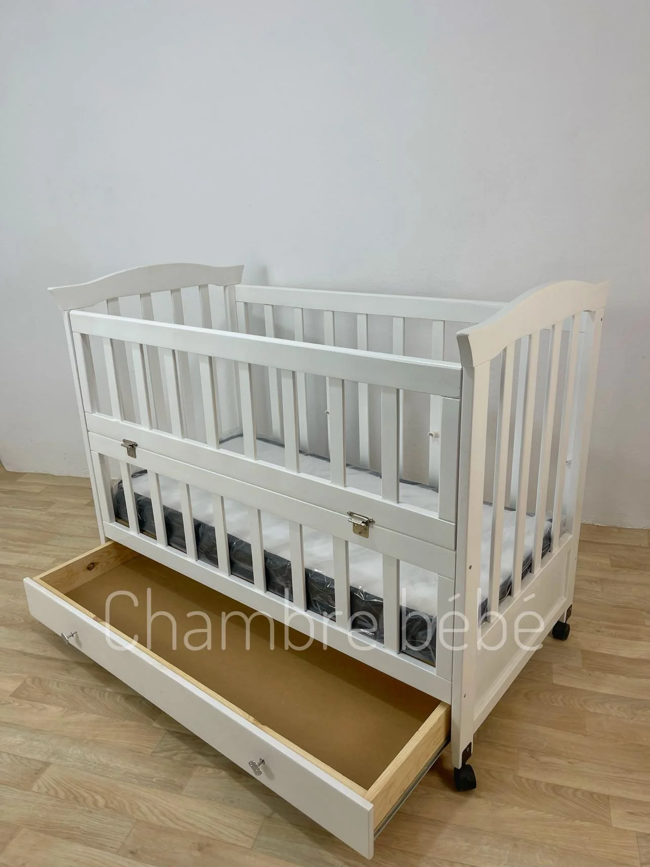 lit de bébé / bois rouge / 120-60 CM