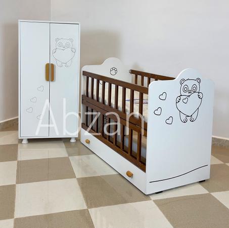 lit de bébé en bois rouge avec armoire