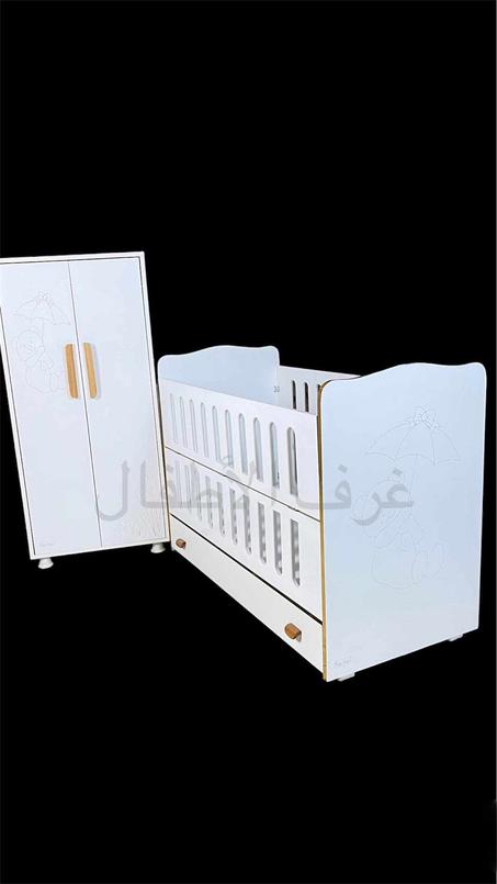 lit de bébé plus armoire