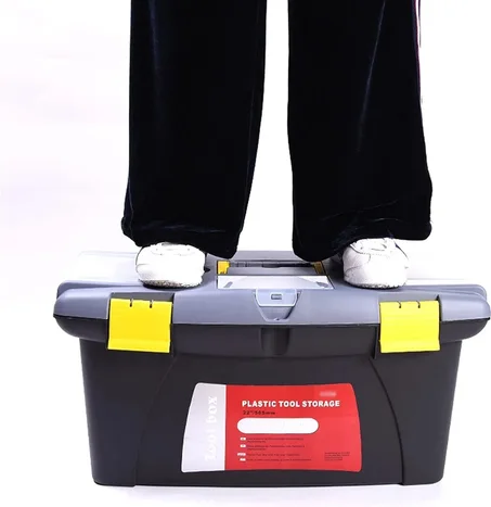 علبة ادوات تتكون من ثمانية قطع