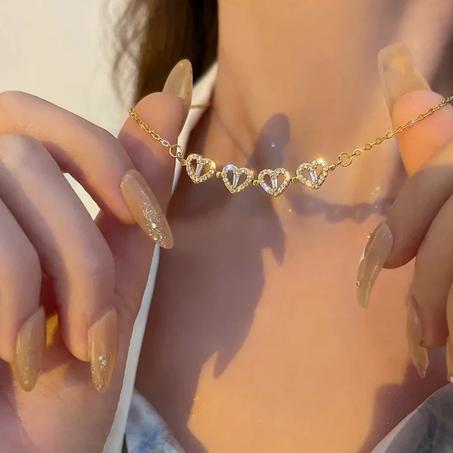Collier Trèfle en Forme de Cœur : Symbole de Chance et d'Amour