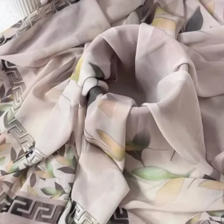 شال بيج منقوش بأوراق ناعمة – LYMIRA