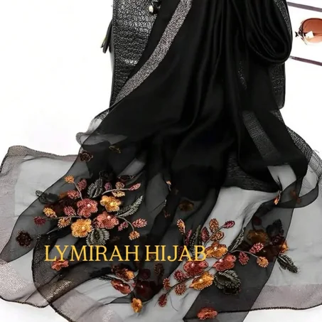 شال أسود مطرّز بالزهور – LYMIRA
