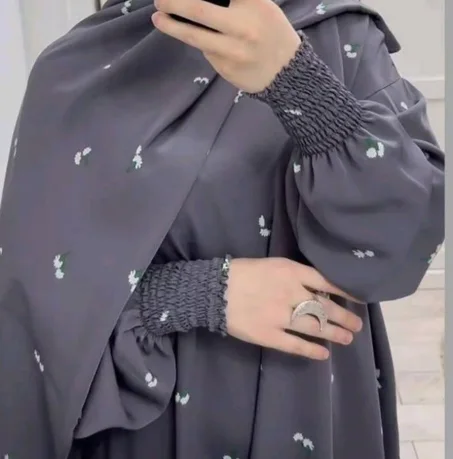 شال رمادي منقوش بنقاط ناعمة – LYMIRA