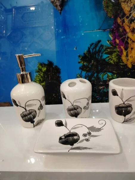 مجموعة 4 قطع من السيراميك، حامل الصابون وفرشاة الاسنان