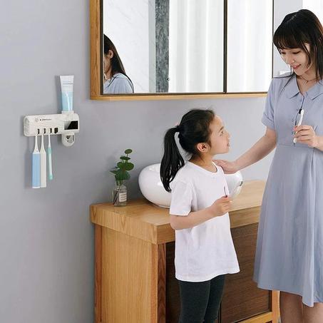 Stérilisateur UV pour Brosse à Dents, Solaire/USB Porte-Brosse à Dents électrique Distributeur Automatique de Dentifrice à Montage Mural, Cadeau pour Parents, Enfants et Amis