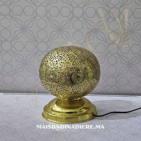 Lampe orientale artisanale en métal doré