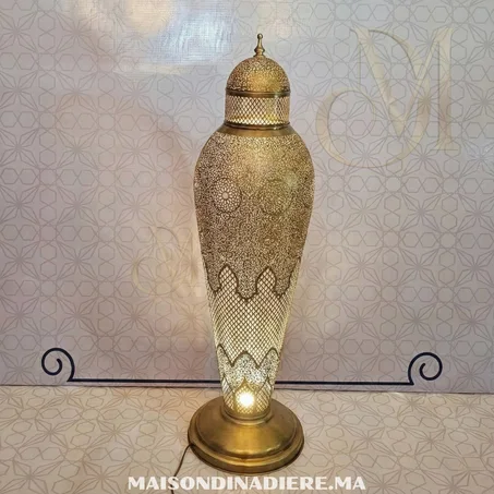 Lampe décorative artisanale en laiton ciselé – Style marocain raffiné