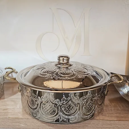 Cocotte Décorative Artisanale en Métal Argenté – Design Marocain