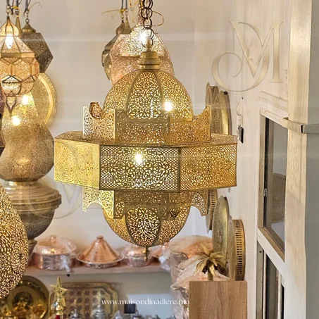 Suspension en Cuivre Sculpté – Lanterne Artisanale Fait Main à Fès | Décoration Élégante