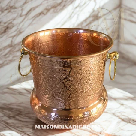 Seau Traditionnel Marocain en Cuivre Martelé – Finition Artisanale